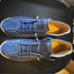 Geox woman’s Navy and White Sneakers